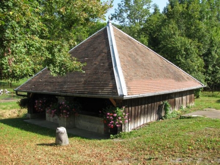 Hyèvre Paroisse-lavoir 1 dans le bourg
