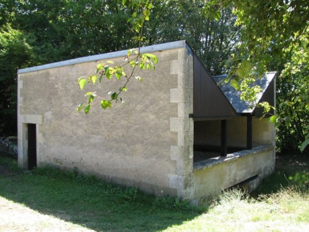 La Celle sur Nièvre-lavoir 2 dans hameau Mauvrain