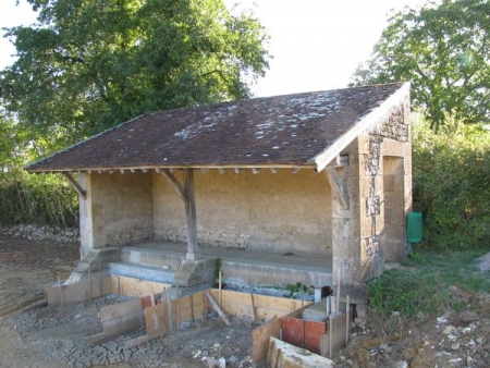 Menou-lavoir 5 dans hameau  Les Perrets