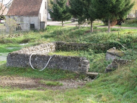 Pazy-lavoir 2 dans hameau Mouches