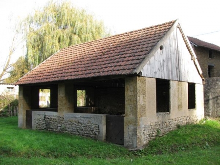 Saint Aubin des Chaumes-lavoir 2 dans hameau Charancy