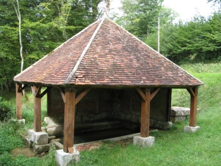 Chateauneuf Val de Bargis-lavoir 2 dans hameau Asvins