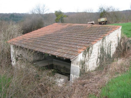 Brassy-lavoir 2 dans hameau L'Huis Bouché