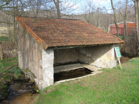 Brassy-lavoir 5 dans hameau L'Huis Renaud