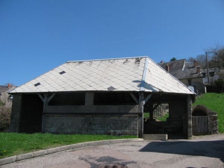 Chateau Chinon-lavoir 1 dans le bourg