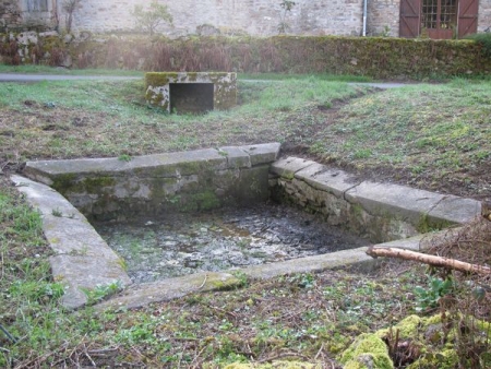 Dun les Places-lavoir 1 dans hameau Bornoux