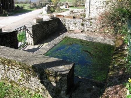 Ouroux en Morvan-lavoir 2 dans hameau Vizaine