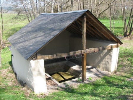Saint Hilaire en Morvan-lavoir 1 dans le bourg