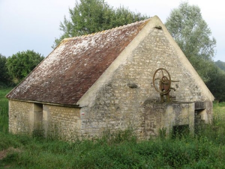 Champlemy-lavoir 3 dans hameau Bourras la Grange