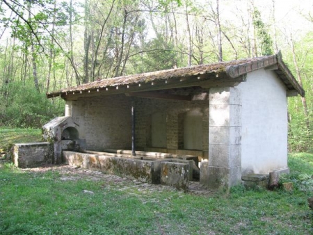 Torpes-lavoir 2 dans hameau La Piroulette
