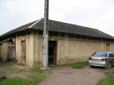 Chateauneuf Val de Bargis-lavoir 1 dans le bourg