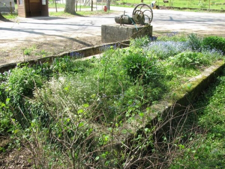 Le Petit Mercey-lavoir dans hameau Hyombre