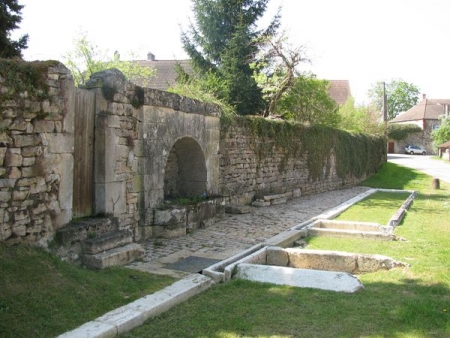 Montmirey la Ville-lavoir 1