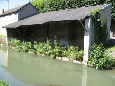 Clamecy-lavoir 1 dans le bourg