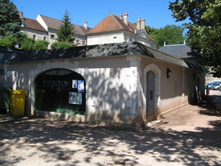 Clamecy-lavoir 2 dans le bourg