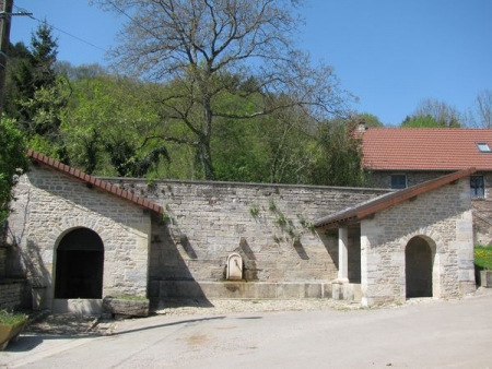 Serre les Moulières-lavoir 1