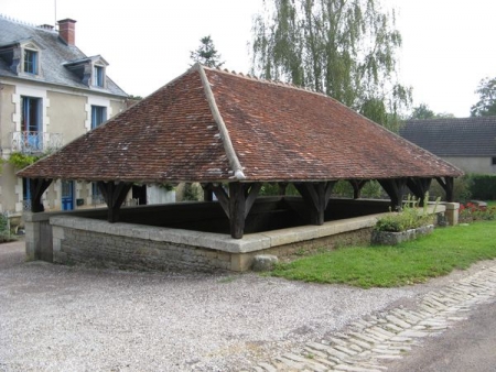 Colméry-lavoir 1 dans le bourg