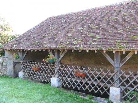 Courcelles-lavoir 1 dans le bourg