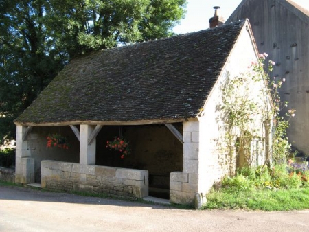 Courcelles-lavoir 3 dans le bourg