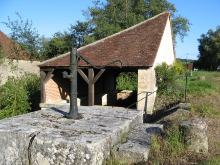 Dompierre sur Nièvre-lavoir 2 dans le bourg