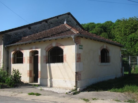 Chanteraine-lavoir 1 dans hameau Chennevières