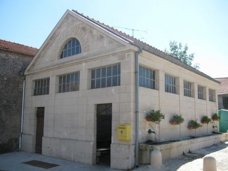 Gondrecourt le Chateau-lavoir 4 dans hameau Luméville en Ornois