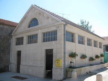 Gondrecourt le Chateau-lavoir 4 dans hameau Luméville en Ornois