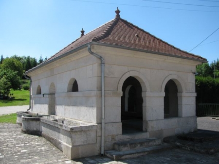 Saulvaux-lavoir 1 dans hameau Saulx en Barrois