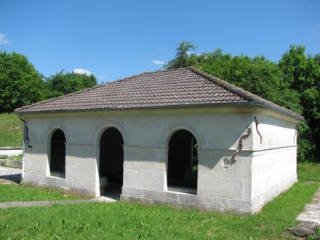 Saulvaux-lavoir 3 dans hameau Vaux la Grande