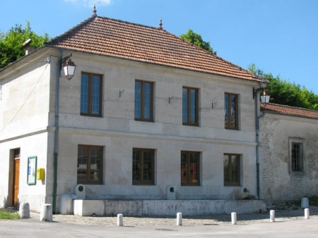 Saulvaux-lavoir 4 dans hameau Vaux la Petite