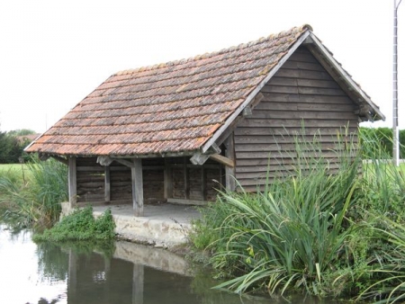 Barbuise-lavoir 1 dans hameau Courtavant