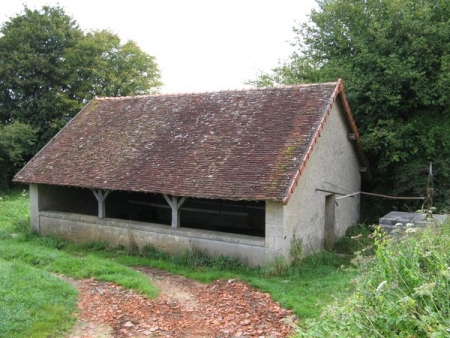 Chateauneuf Val de Bargis-lavoir 4 dans hameau Fonfaye