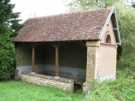 Bona-lavoir 2 dans hameau Huez