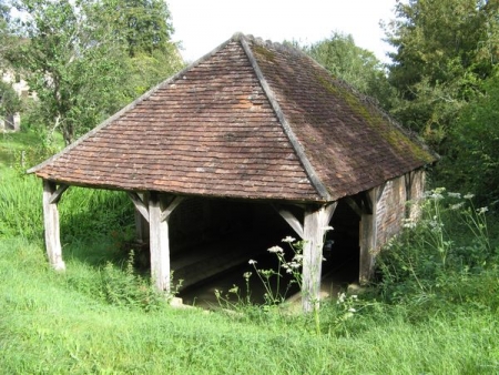 Chateauneuf Val de Bargis-lavoir 5 dans hameau Le Moulin