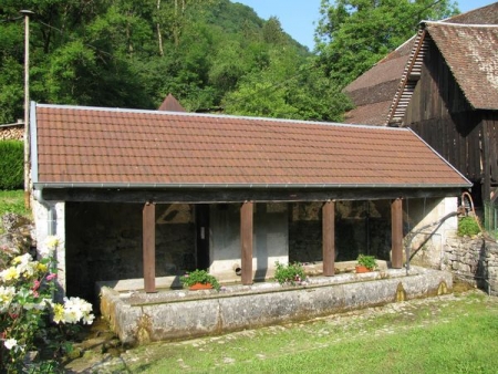 Baume les Dames-lavoir 3 dans hameau La Grange Vuillotey