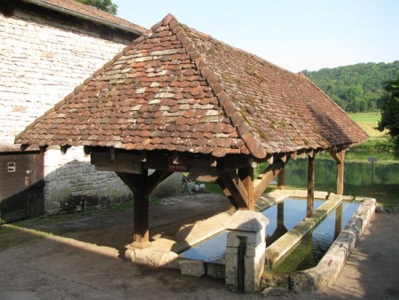 Ougney Douvot-lavoir 2 dans hameau Ougney le Bas