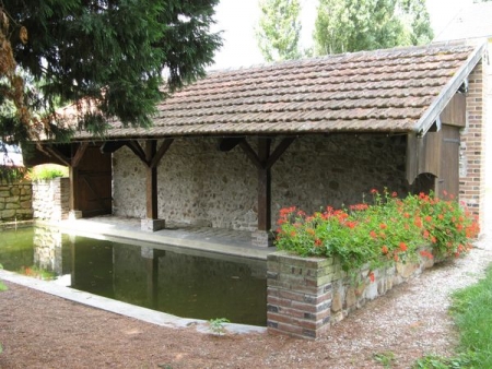 La Saulsotte-lavoir 2 dans hameau Courtioux