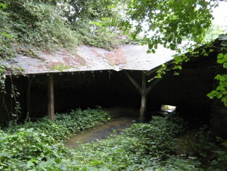 Saint Bénin des Bois-lavoir 2 dans hameau Les Chazeaux