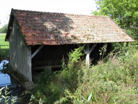 Crux la Ville-lavoir 2 dans hameau Les Faux Maurois