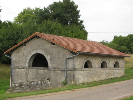 Bethelainville-lavoir 3 dans hameau Vigneville