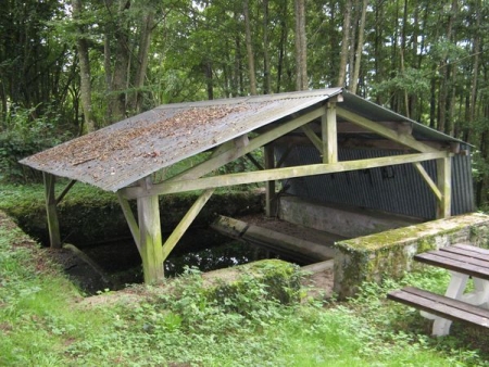 Saxi Bourdon-lavoir 1 dans hameau Les Loges