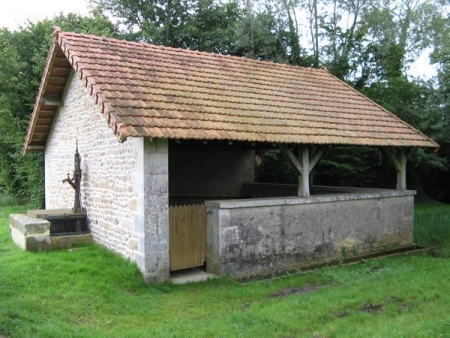 Saint Malo en Donziois-lavoir 4 dans hameau Les Métairies