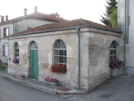 Raival-lavoir dans hameau Erize la Grande