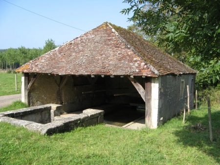 Colméry-lavoir 5 dans hameau Les Pénissiaux