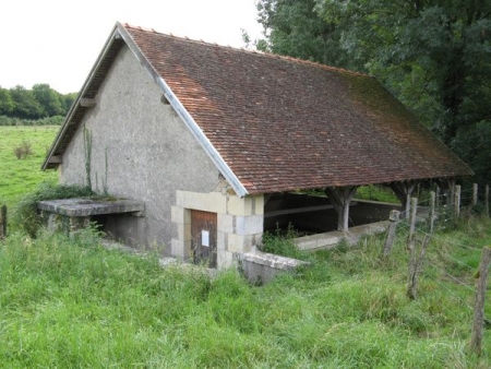 Chateauneuf Val de Bargis-lavoir 8 dans hameau Les Taules