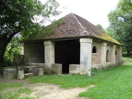 Bona-lavoir 3 dans hameau Lichy