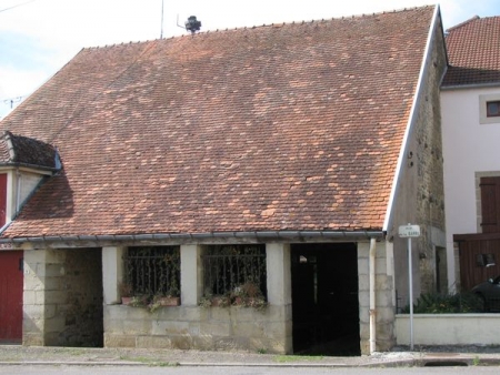 Haute Amance-lavoir 2 dans hameau Hortes