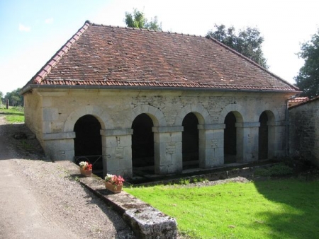 Perrogney les Fontaines-lavoir 2 dans le bourg