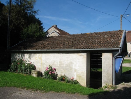 Perrogney les Fontaines-lavoir 3 dans hameau Pierrefontaines
