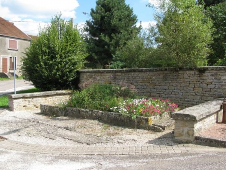 Pressigny-lavoir 1